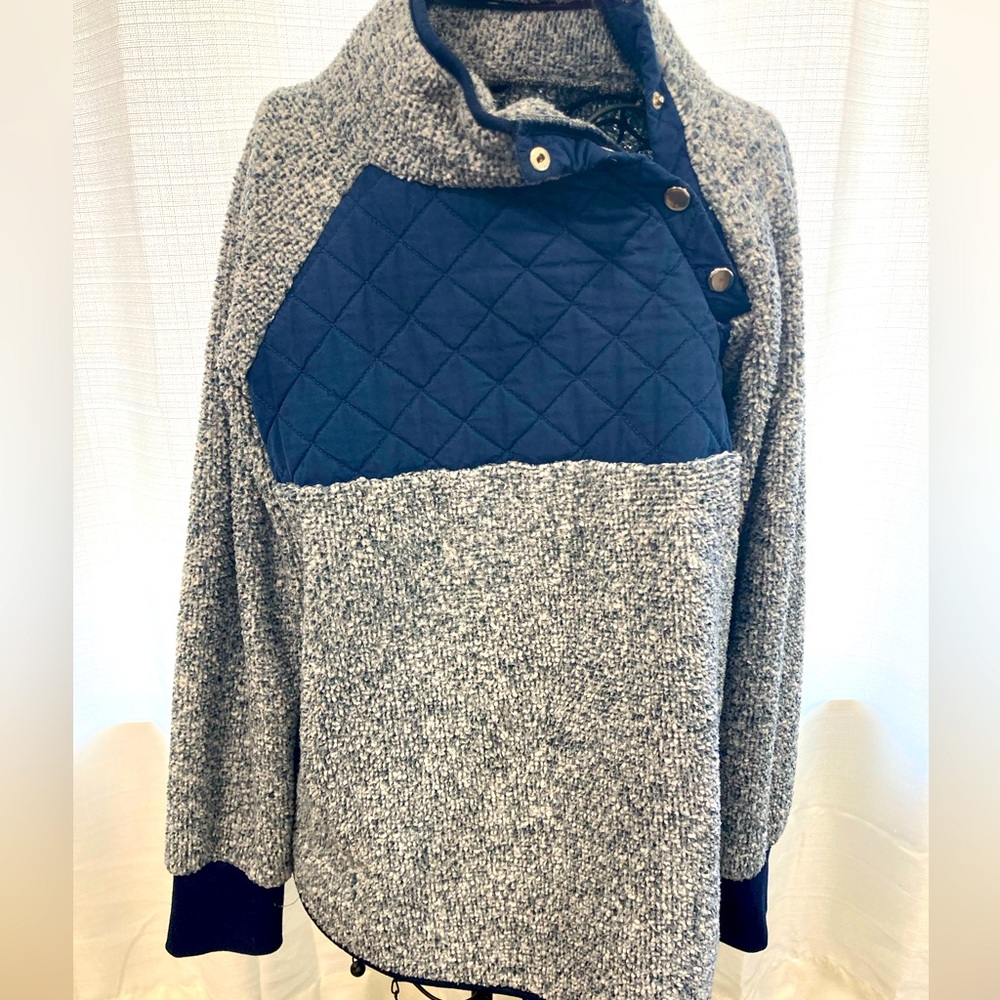 Woman’s Amazon pullover half zip fleece with silver bottoms, navy and white